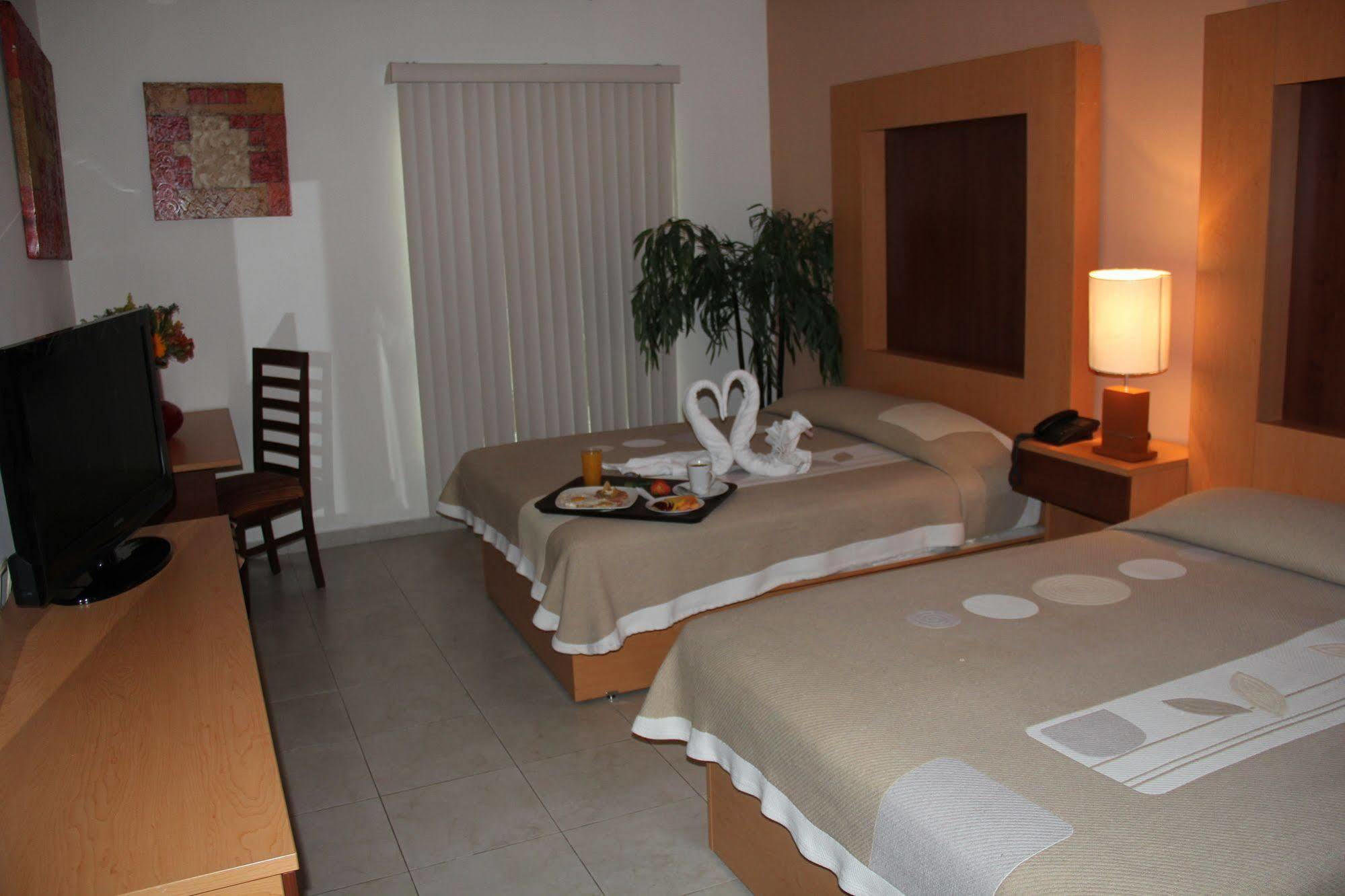 Hotel Real Zapopan Extérieur photo