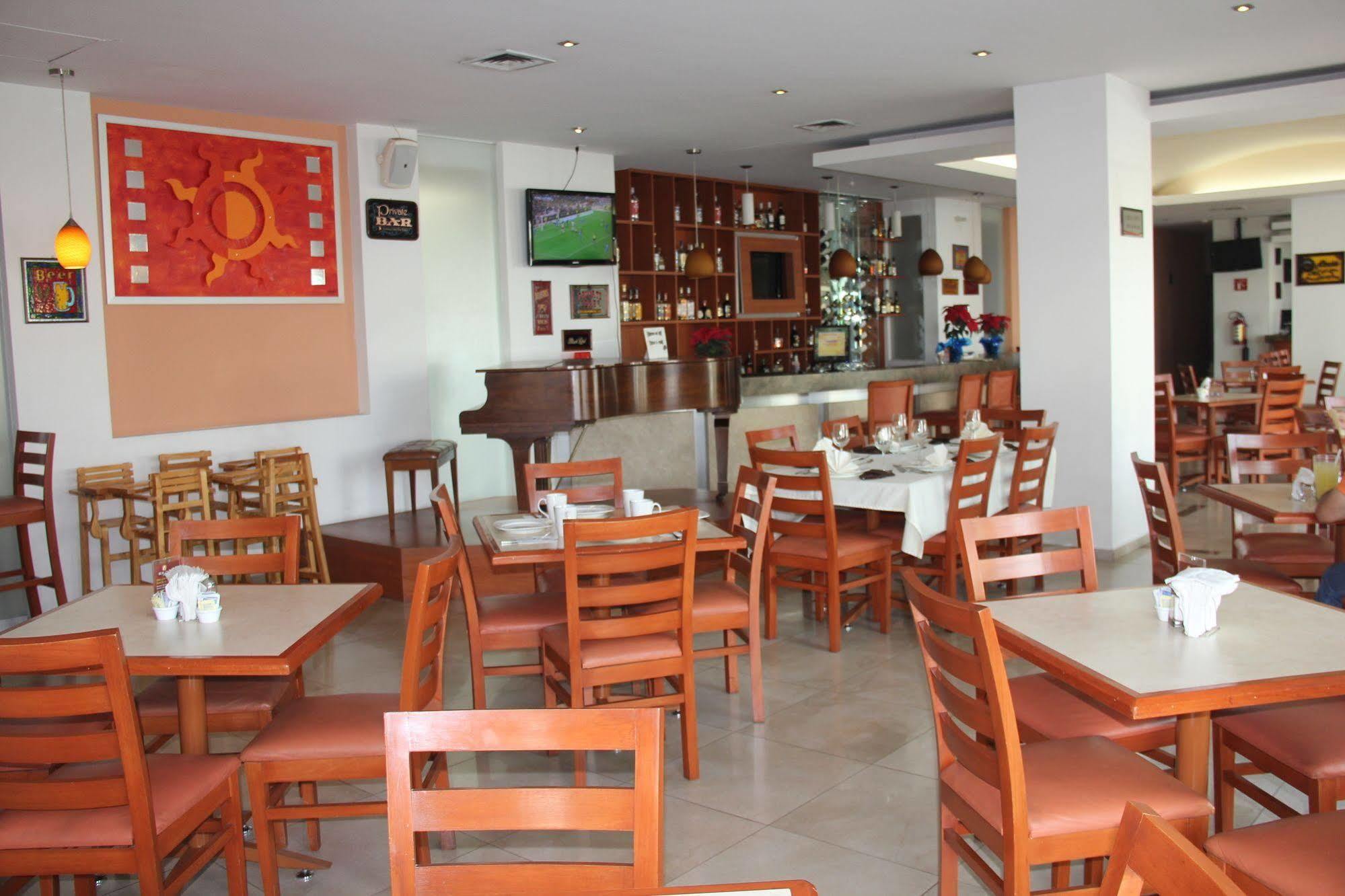 Hotel Real Zapopan Extérieur photo